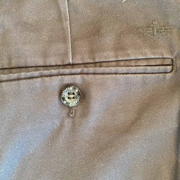 Dockers - Picture 5 of 5